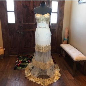 🔥Terani Ivory & Gold Lace Mermaid Gown! NEW!!!